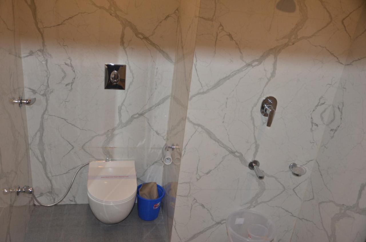 Hotel Krishna カトラ エクステリア 写真