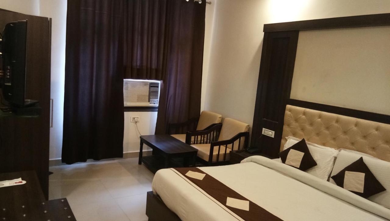 Hotel Krishna カトラ エクステリア 写真