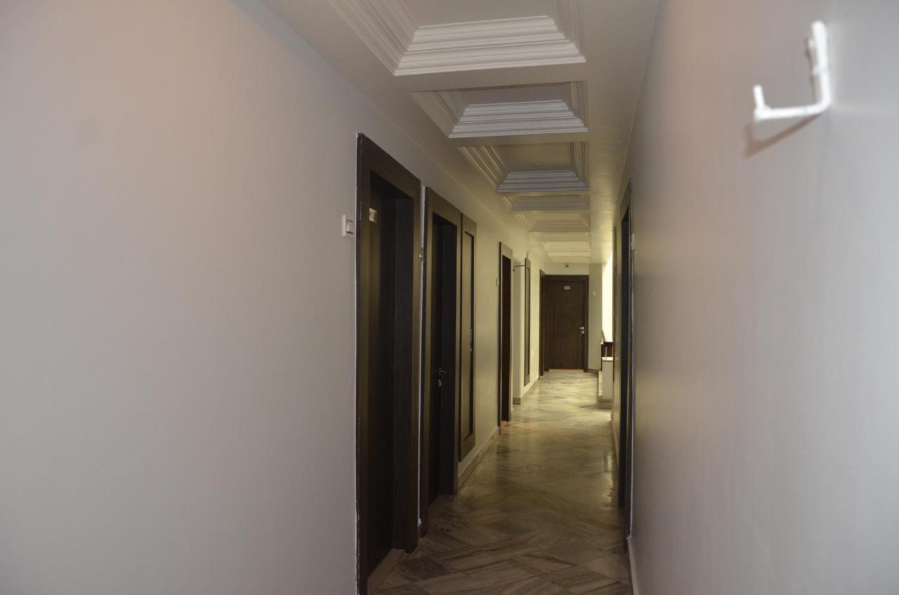 Hotel Krishna カトラ エクステリア 写真