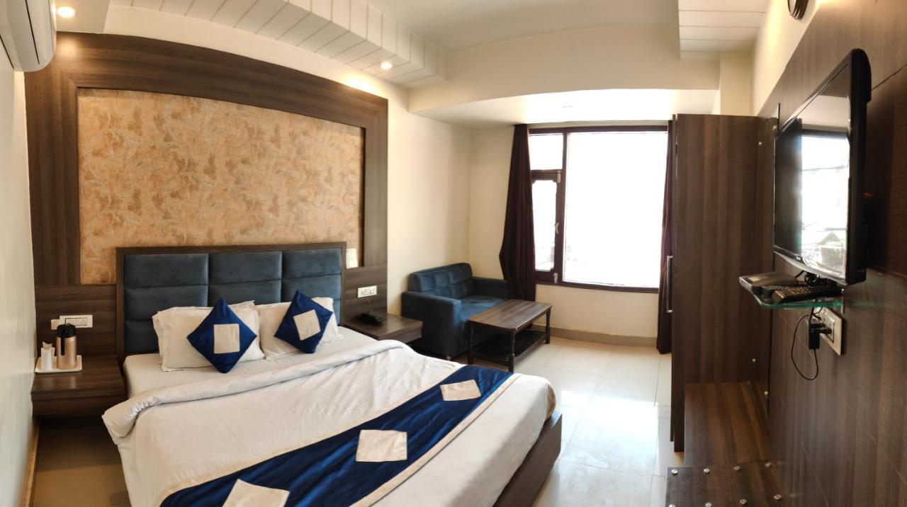 Hotel Krishna カトラ エクステリア 写真