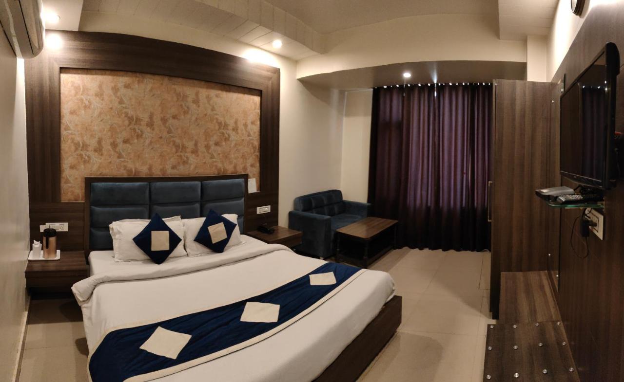 Hotel Krishna カトラ エクステリア 写真