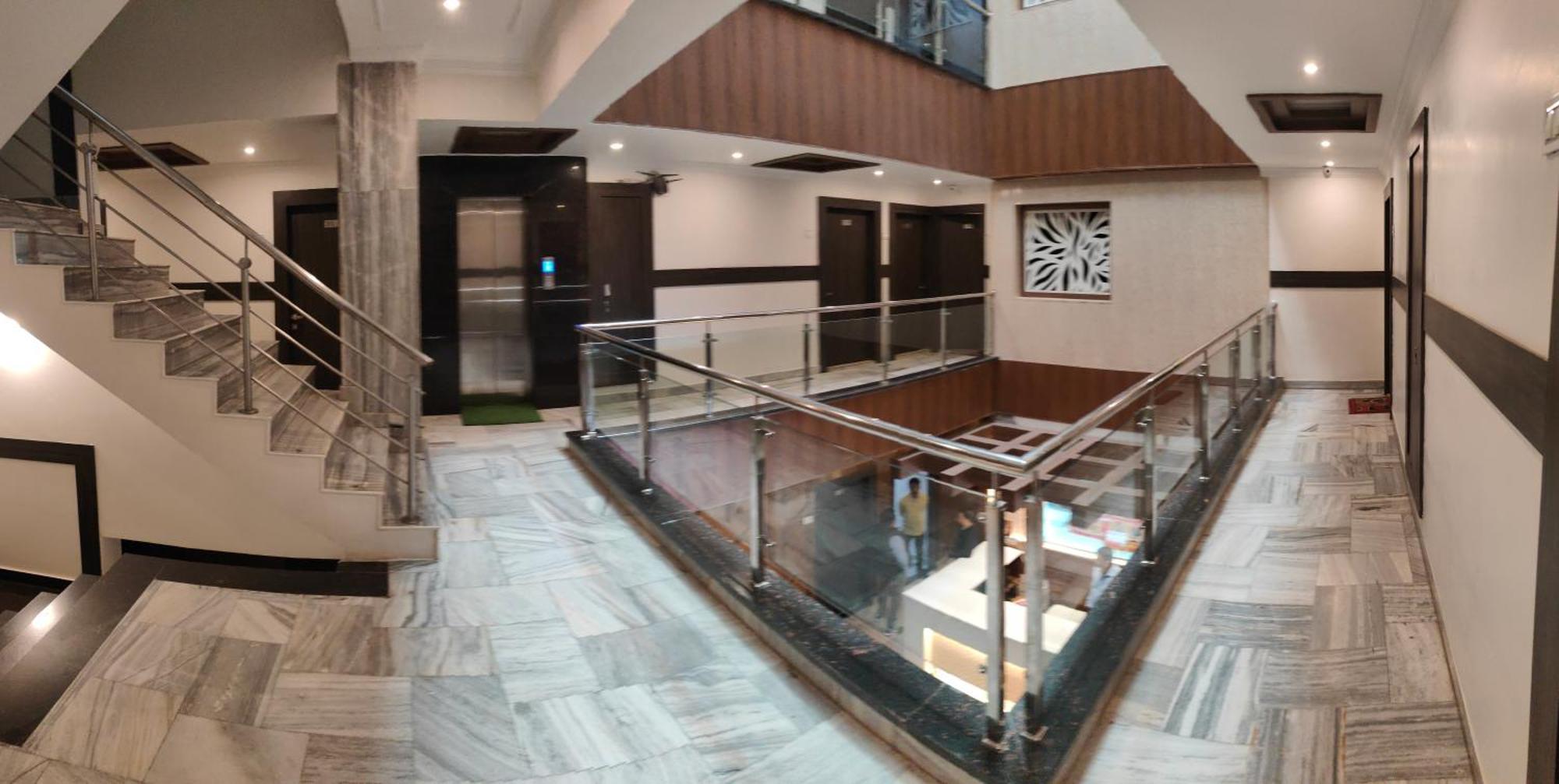 Hotel Krishna カトラ エクステリア 写真